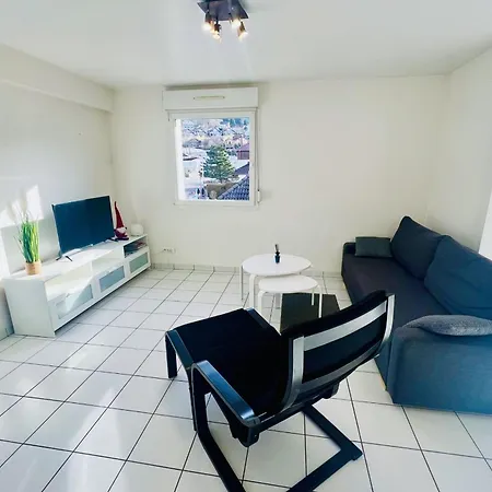 Comfortable In Near The Apartment *