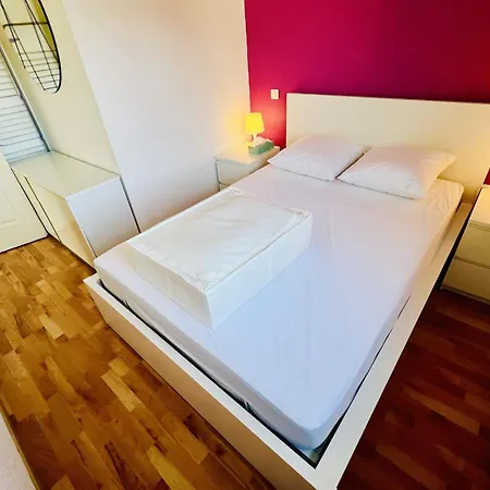 Comfortable In Near The Apartment