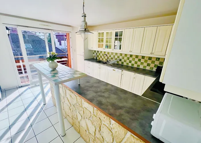 Comfortable In Near The Apartment